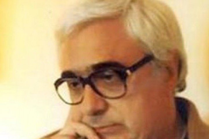 Той е покосен от четири куршума пред дома си на