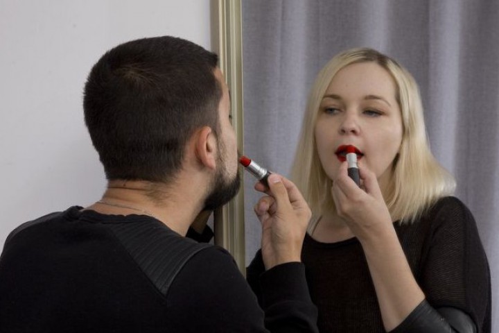 Транссексуалният обаче може да поиска от съдебен ред да регистрира