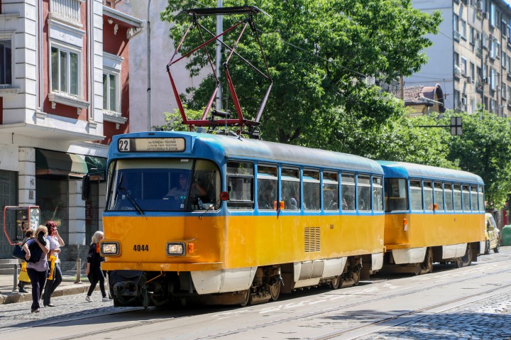 Инцидентът станал малко преди 15 00 ч на спирката на Петте