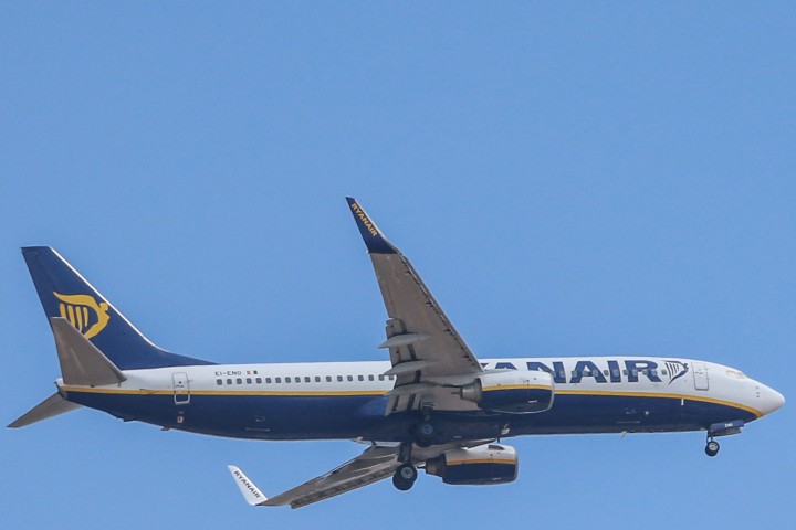 Временно ще бъдат закрити 30 маршрута сред които и полетите