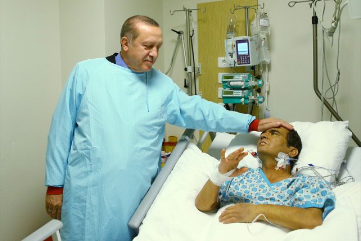 Ердоган пристигна в болницата Мемориал Атакьой в Истанбул където лежи