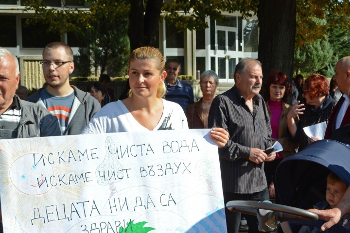 Протестът бе пред РИОСВ-Варна. Притесненията на гражданите са, че сондите