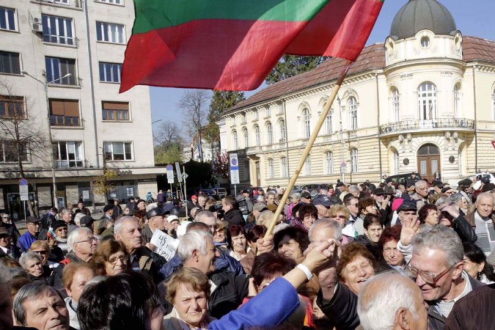 Лидерът на БСП Корнелия Нинова и народните представители от левицата