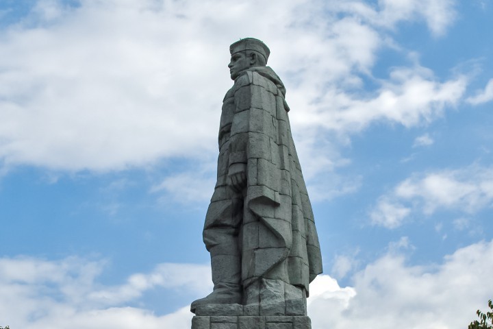 Монументът привлече вниманието тези дни след като беше поруган с