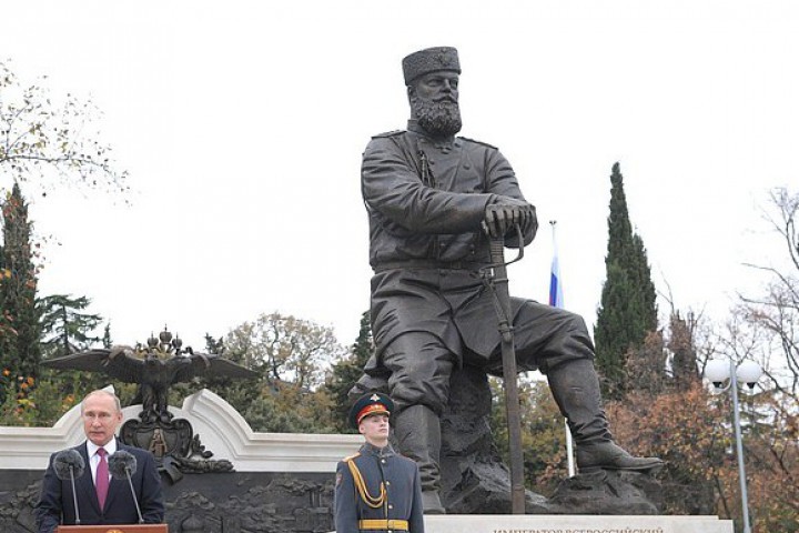На 18 ноември Путин участва в откриването на паметник на