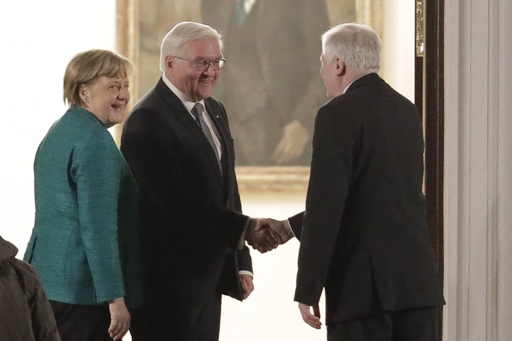 Меркел Зеехофер и Шулц проведоха среща на която обсъдиха различни