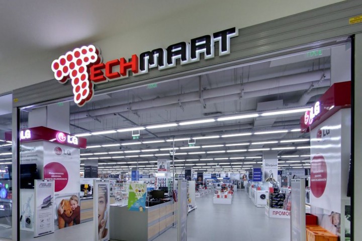 Веригата магазини "Техмарт" отваря своя първи магазин през 2013 година