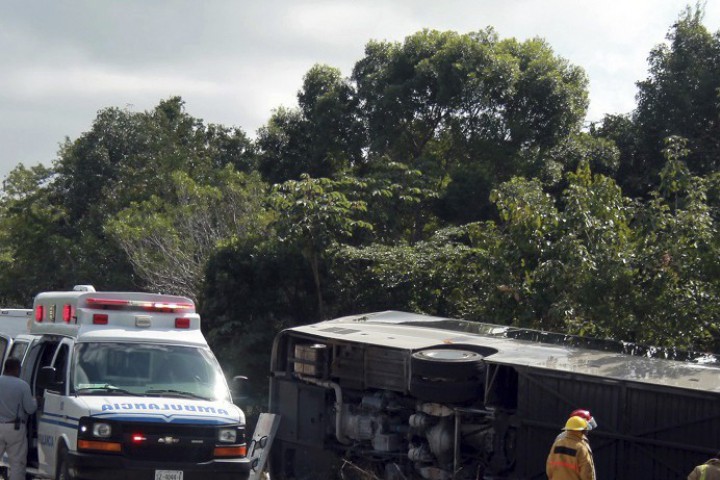 Шофьорът на превозното средство е изгубил контрол и автобусът се