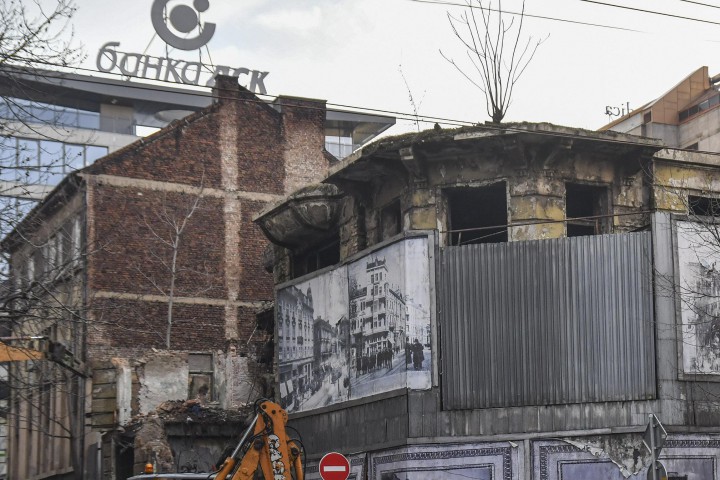 В празничните дни започна разрушаването на къщата на ген Рачо