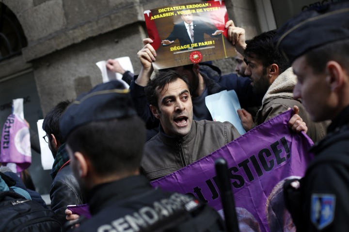 Макрон посрещна Ердоган в Елисейския дворец Двамата президенти ще проведат