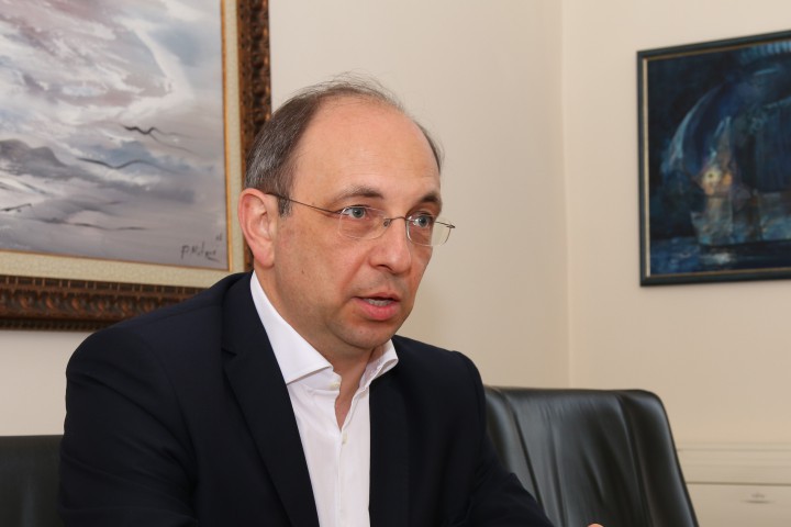 Господин Василев темата за приемането на еврото е една