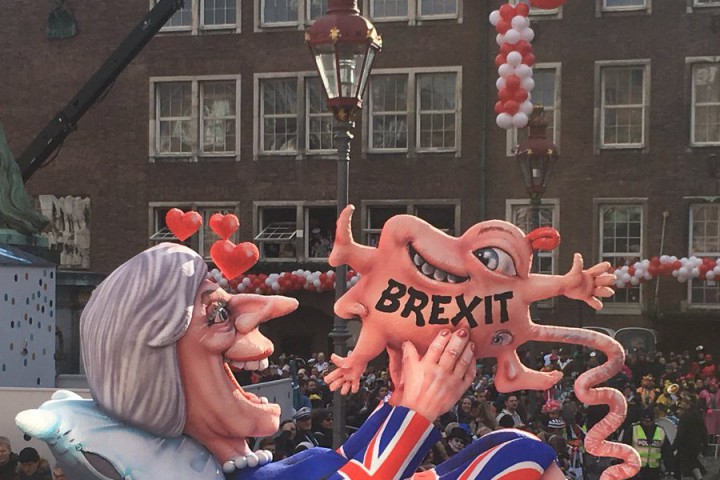 Шествията са посветени на политическата гротеска и обикновено показват през