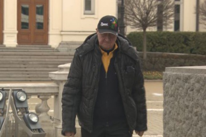 Радко Рангелов се появи пред парламента с желание да се