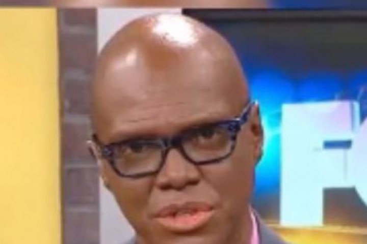 Томас е на 50 години и е репортер в телевизия