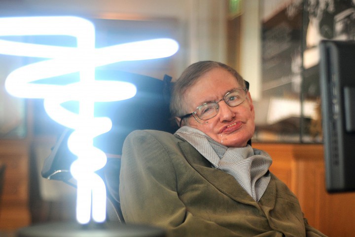 Хокинг бе един от най известните астрофизици който от 21 годишна възраст