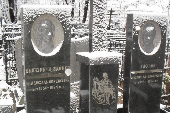 Експлозии на коли улични стрелби и поръчкови убийства през