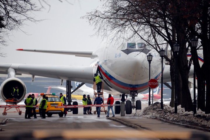 На борда на самолета Ил 96 в родината се завърнаха 46