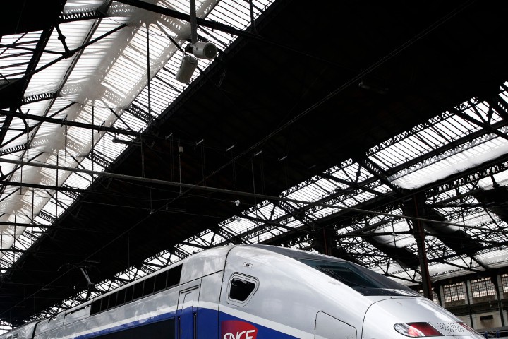 Милиони французи и чуждестранни туристи се сблъскват с поредната стачна