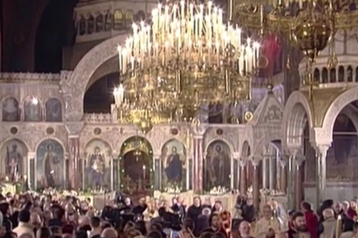 Христос възкръсна от мъртвите като със смърт смъртта потъпка и