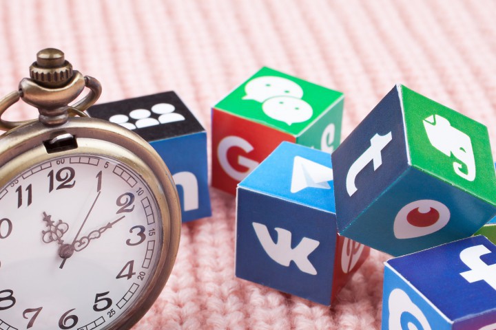 Два дни поред Марк Зукърбърг дава показания пред американския Конгрес